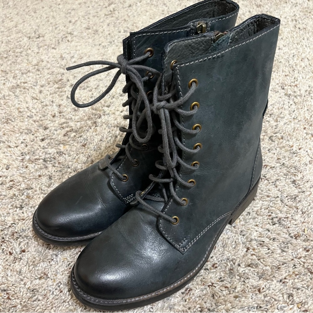 Diba True Blue Gray Boots Size 8